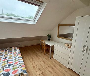 Fantastic 5 bedroom property - Photo 4