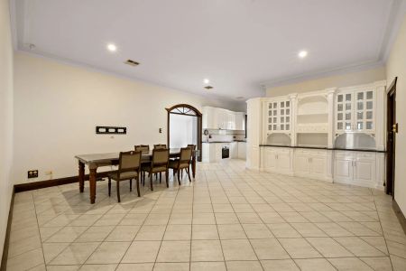 Timeless Tudor Elegance with Modern Luxury - Photo 4