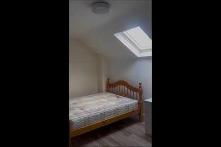 Room in a Shared Flat, High Road, NW10 - Photo 4