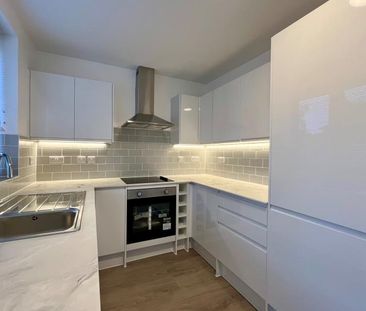 Spencer Close, Woking, Surrey, GU21 - Photo 6