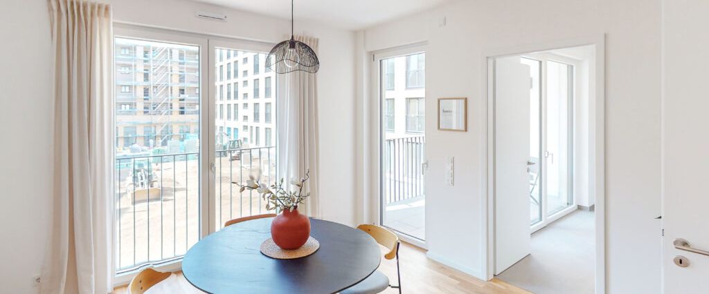 Mietpreisgedämpfte Wohnung! Familienfreundliche 4-Zimmer-Wohnung mit Balkon und zwei Bädern - Photo 1