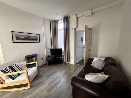 3 bedroom House To Let - Photo 3