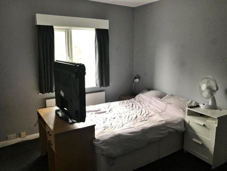 4 bedroom flat to rent - Photo 5