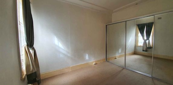 SPACIOUS 1 BEDROOM UNIT - Photo 2