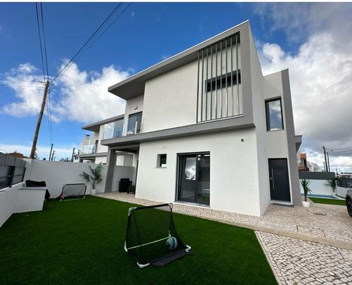 4 room luxury Detached House for rent in Seixal, Portugal - Photo 1