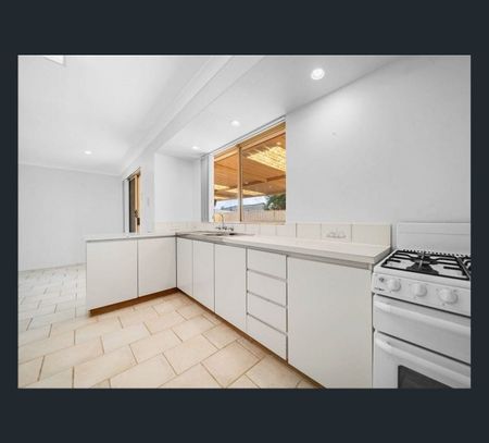 22 Logan Court, Seville Grove, WA 6112 - Photo 4