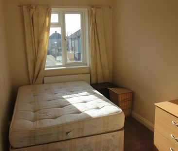 3 bedroom flat to rent - Photo 2