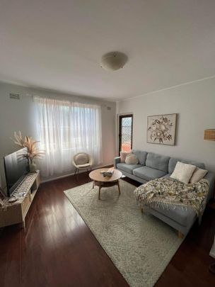 Kensington - Photo 1