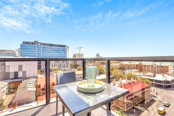Fully Furnished Modern Apartment in Great Location! - Photo 1
