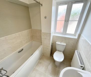4 bedroom semi-detached house to rent - Photo 6