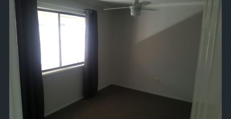 Three bedroom air conditioned home with spa bath - Photo 4