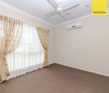 Spacious, well presented, low set family home in perfect location! - Photo 5