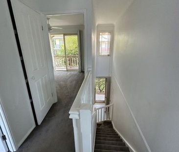 3 Beautiful 3 bedroom and 2 bathroom townhouse - Photo 1