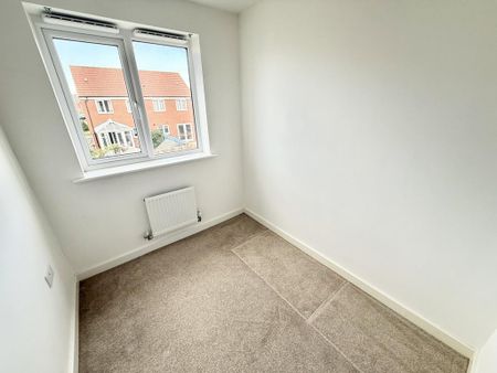 3 bedroom semi-detached house to rent - Photo 3