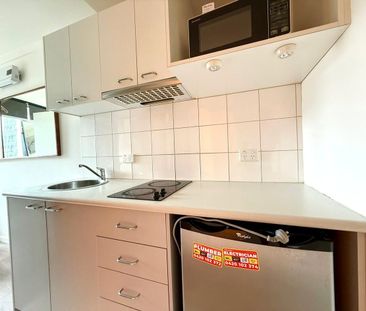 UNFURNISHED: Two Bedrooms in Fantastic Location - Photo 1