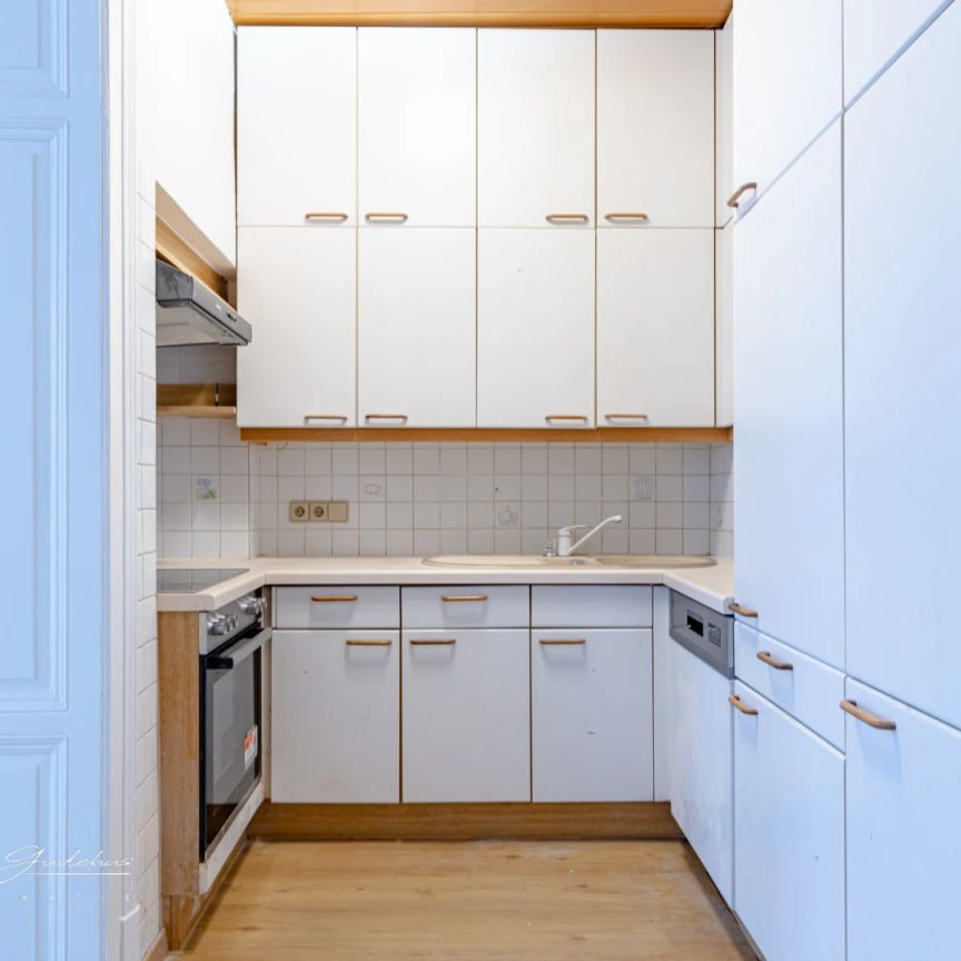TEILSANIERTE 2-ZIMMER-ALTBAU-WOHNUNG - Photo 1