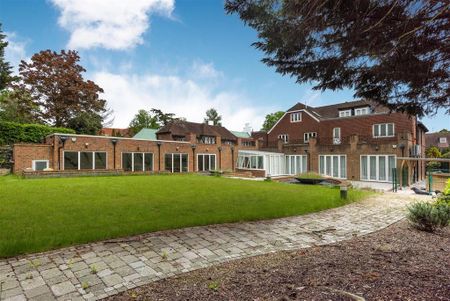 9 bedroom detached house to rent - Photo 2
