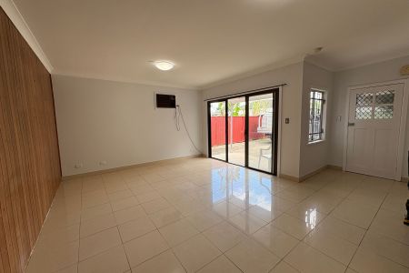 Premium Rental Opportunity - 4 Bedrooms | 1 Bathroom | Oversized Kitchen - Photo 3