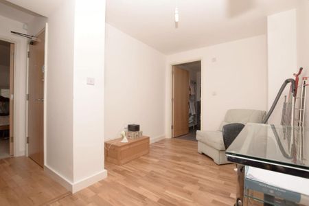 2 bedroom flat to rent - Photo 2