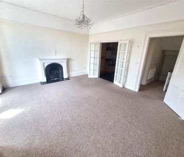 3 bedroom flat to rent - Photo 2