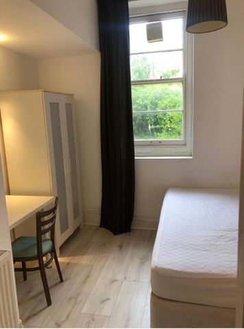 4 bedroom flat to rent - Photo 4