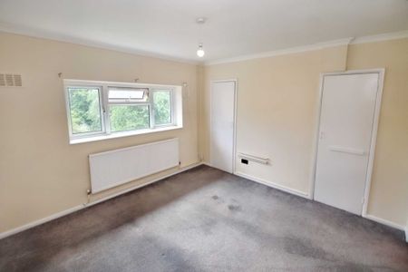 2 bed Flat for rent - Photo 3