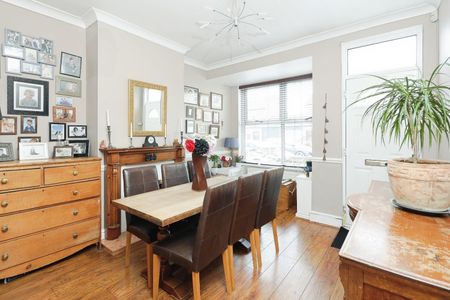 2 bedroom House To Let - Photo 4