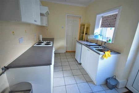 3 bedroom terraced house to rent - Photo 5