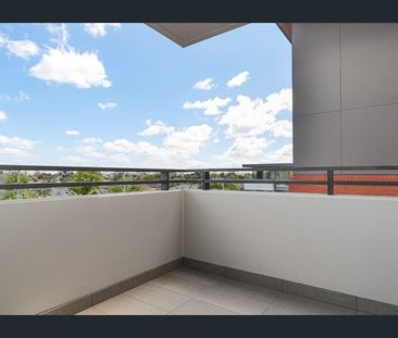 Oversized Stylish 1 Bedroom Apartment - Relaxed Living and Premium ... - Photo 5