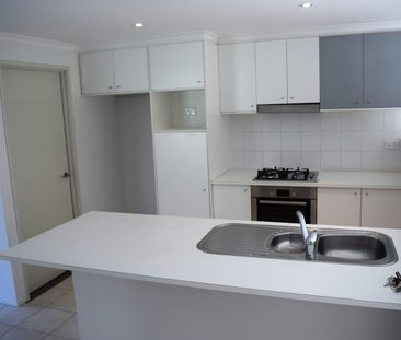 Lovely townhouse 3 bedroom 2 bathroom 3 toilets, split air conditioners, outdoor spa - Photo 6