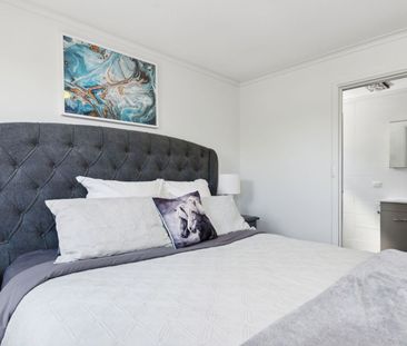 Solar powered large family home within walking distance to the Hub ... - Photo 4
