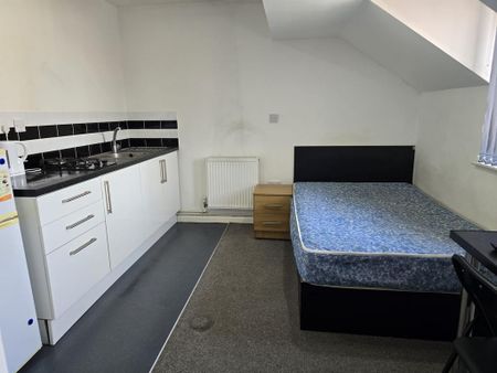 Studio to rent - Photo 3