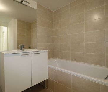 A la location appartement 3 pièces de 62 m² avec terrasse et deux p... - Photo 3
