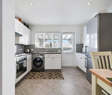 2 bedroom end of terrace house to rent - Photo 1