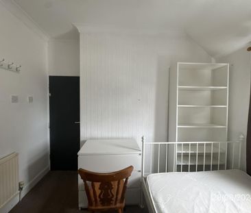 5 bedroom terraced house to rent - Photo 5