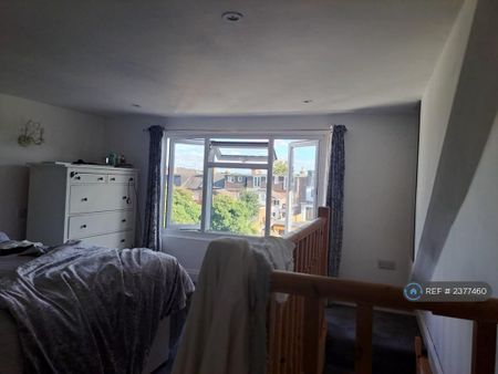 3 bedroom end of terrace house to rent - Photo 3