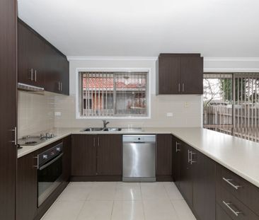 Spacious 3-Bedroom Family Home in Mill Park - Photo 3