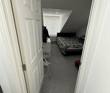 3 Bed Semi-Detached House, Norbury Avenue, CR7 - Photo 5