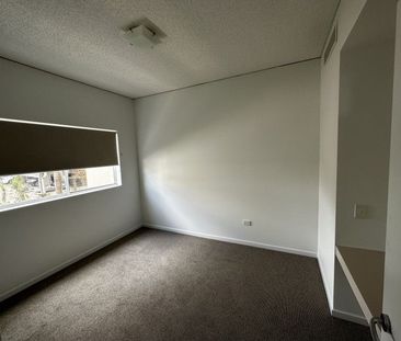 Executive 3-bedroom, 2-bathroom unit in the heart of Mooloolaba - Photo 3