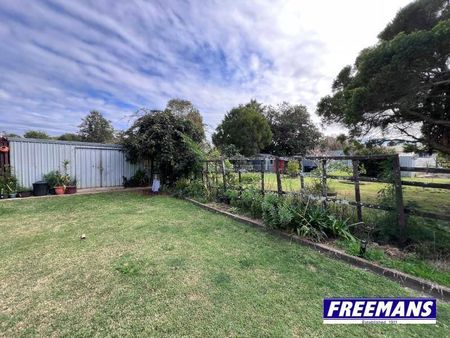 Tidy Home in Close Proximity to Kingaroy Hospital - Photo 3