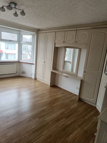 4 Bed Semi-Detached House, Nathans Road, HA0 - Photo 4