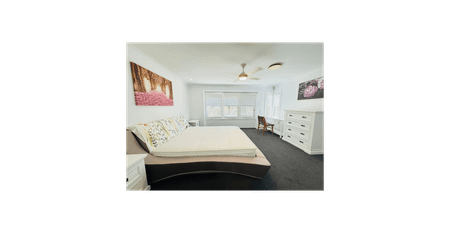 Spacious 4-bedroom, 2.5-bathroom home perfect for your family, steps to golf court and mintue to Robina shopping centre - Photo 5