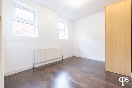 21 Malone Place, Belfast, BT12 5FD - Photo 4