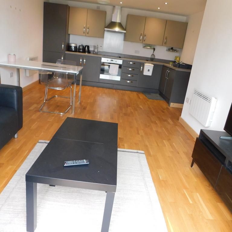 2 bedroom flat to rent - Photo 1