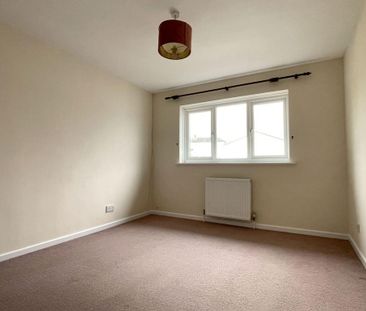 3 bedroom end of terrace house to rent - Photo 3