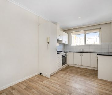 2/10 Elm Grove, Mckinnon - Photo 4