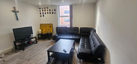 5 Bed - 37 Harold Avenue, Hyde Park, Leeds - LS6 1JR - Student - Photo 5