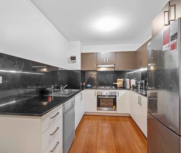 Modern 2 bedroom unit with backyard! - Photo 5