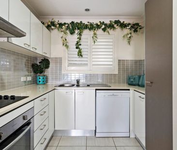3 BEDROOMS! NEAR NORTH LAKES! - Photo 1