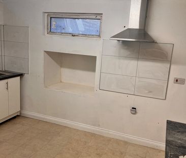 4 Bed Terraced House, Cardigan St, LU1 - Photo 3